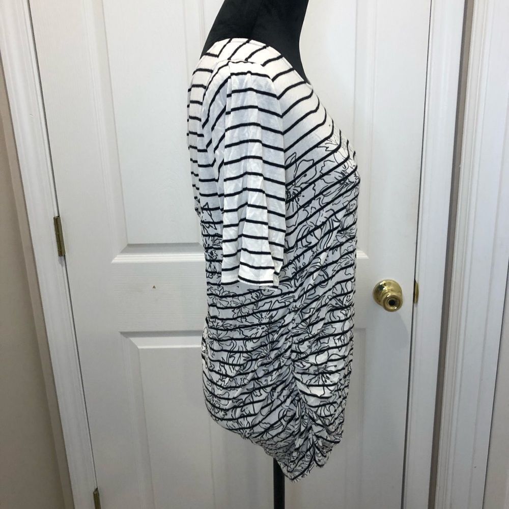 Jessica Simpson Maternity black and white striped floral top, size large - Picture 6 of 9